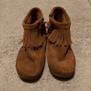 Women’s Minnetonka Concho Feather Boot